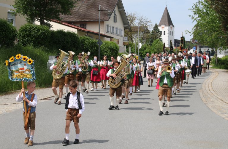 Gäste nach Festgottesdienst