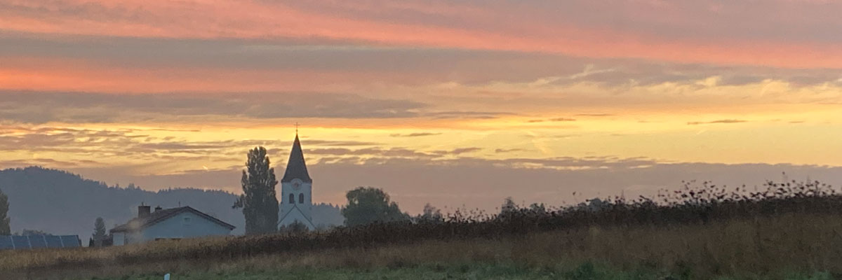Header Hunderdorf 024 (Sonnenaufgang Kirche Herbst 21)