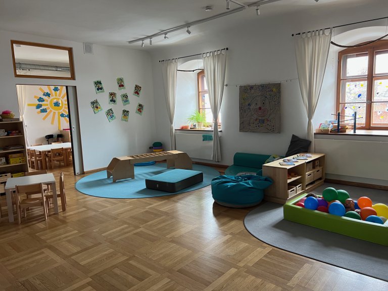 Grossansicht in neuem Fenster: Raupe Krippe 1